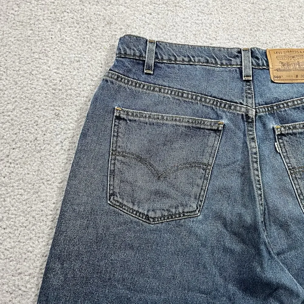 Vintage Levis 560 Shorts Mens 36 Blue Made USA Denim Baggy Jorts Loose Fit